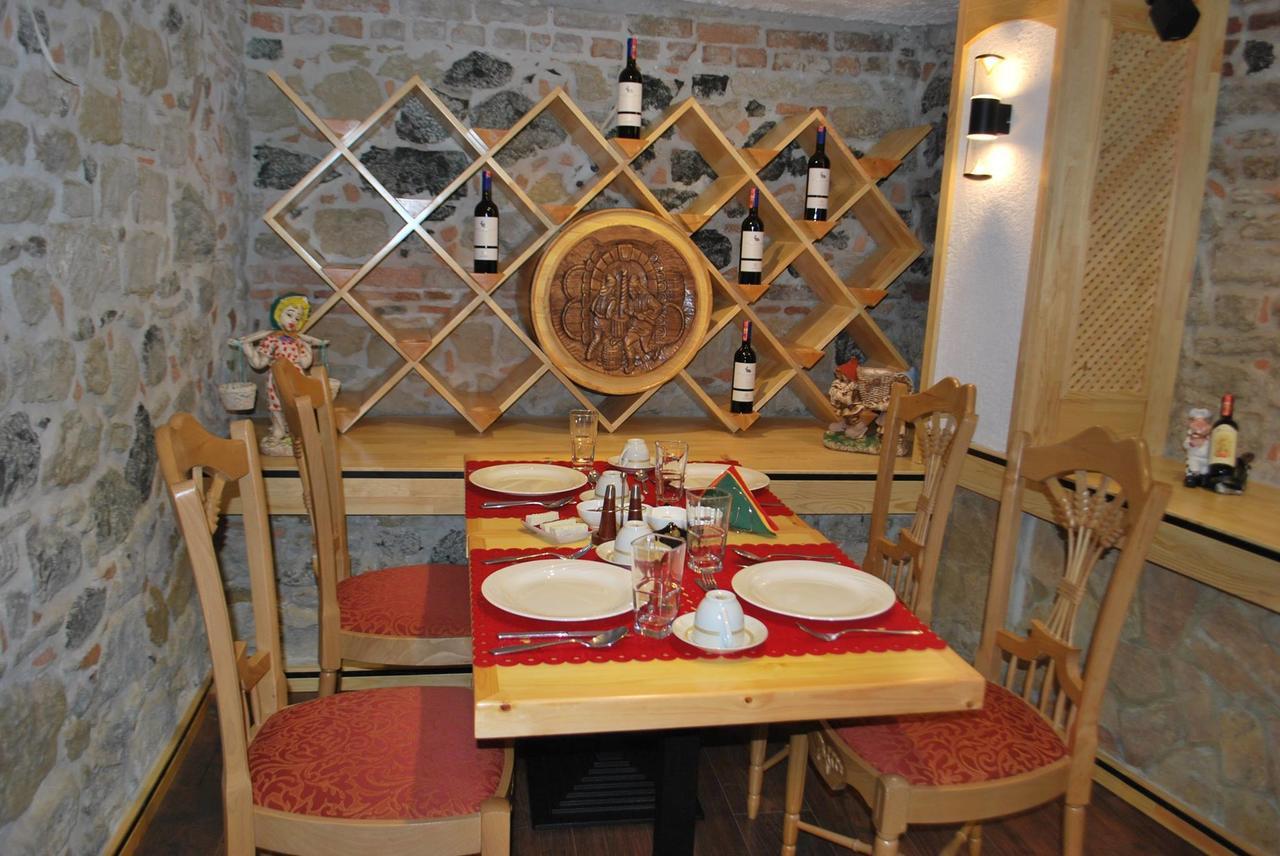 Hotel Vila Sigal Korce Ngoại thất bức ảnh